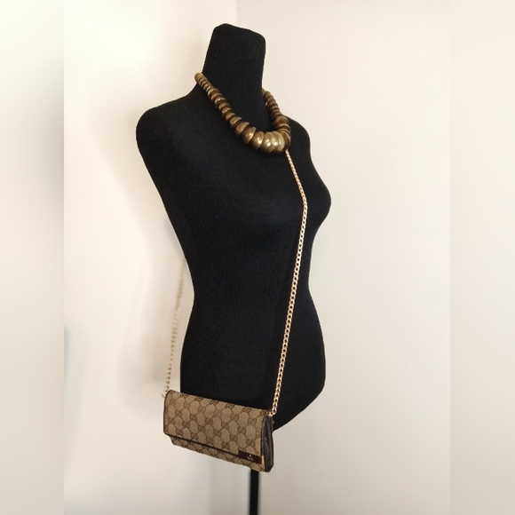 Gucci Handbags - AUTHENTIC GUCCI Wallet w/chain